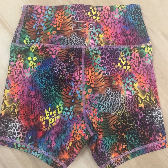 Fleo High Rise Shorts & Sports Bra - Picture 3 of 8